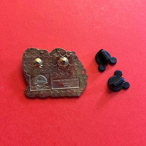 Disney World Mickey’s Not So Scary Halloween Party Trading Pin Rare Glow in Dark - Picture 4 of 4